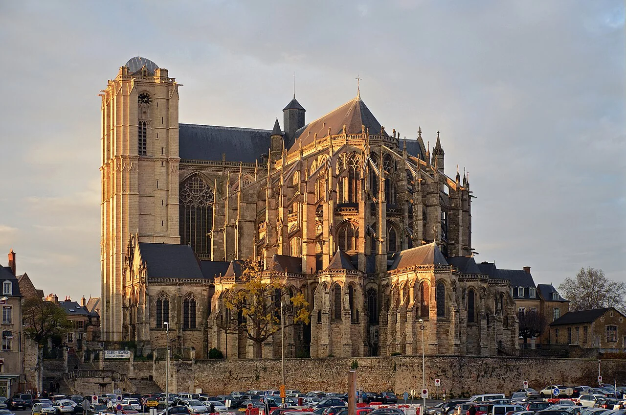 La cathédrale Saint-Julien du Mans vue depuis la place des Jacobins